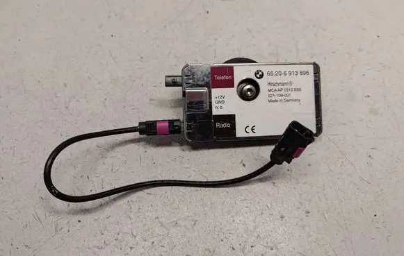 BMW Z4 E85 E86 Aerial antenna amplifier 65206913896 65209119578