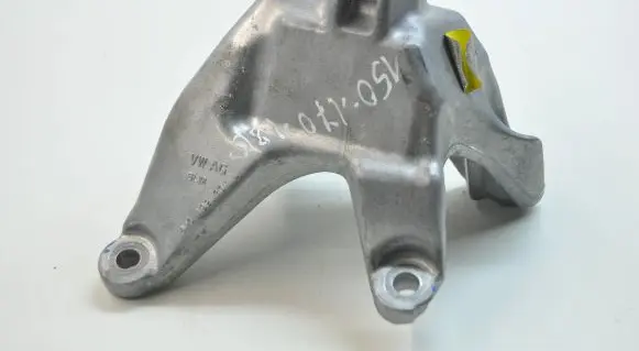 Audi Q7 4M Engine mounting bracket 8W0199307L