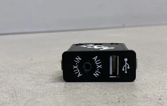 BMW 5 E60 E61 AUX in-socket connector 
