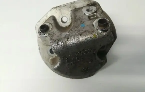 Peugeot 307 Engine mounting bracket 9638557080