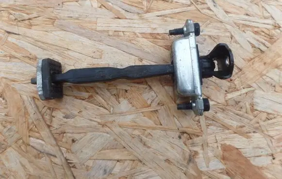 Hyundai i30 Front door check strap stopper