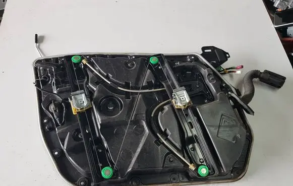 Mercedes-Benz C W205 Front door window regulator with motor