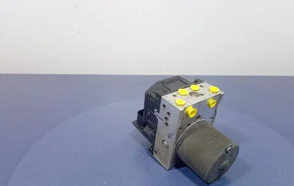 BMW 5 E39 ABS Pump 6756342