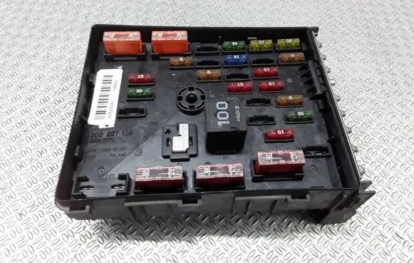 Volkswagen PASSAT B6 Fuse module 3C0937125
