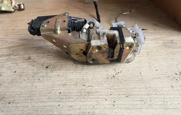 Mazda 323 Rear door lock