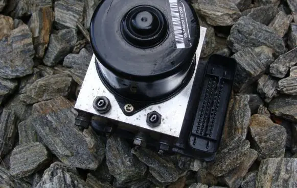 Mini One - Cooper R50 - 53 ABS Pump 6760253