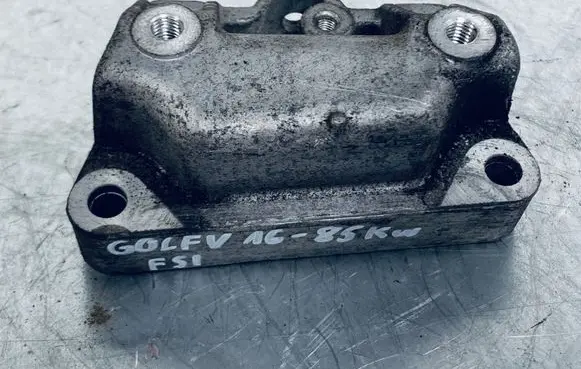 Volkswagen Golf V Engine mounting bracket 1K0119111