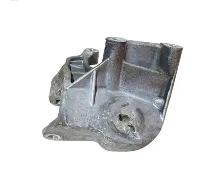 Volvo V40 Engine mounting bracket