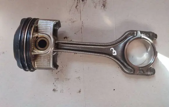 Volkswagen Golf VIII Piston with connecting rod