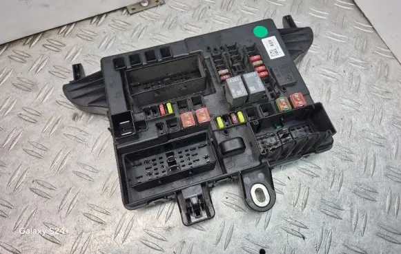 Opel Insignia A Fuse module 22737766