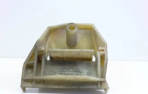 BMW 5 E39 Radiator mount bracket 2247894
