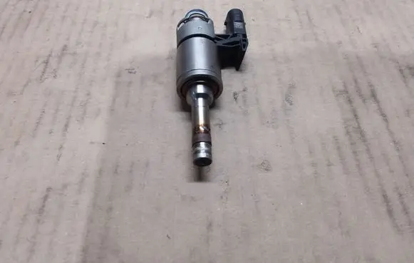 Audi A3 S3 8V Fuel injector 04E906036E