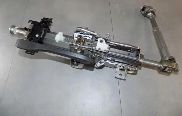 Steering wheel axle set