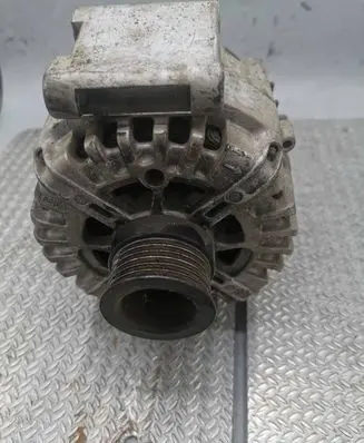 Mercedes-Benz C W204 Generator/alternator A0009067702 413025558 2618188A