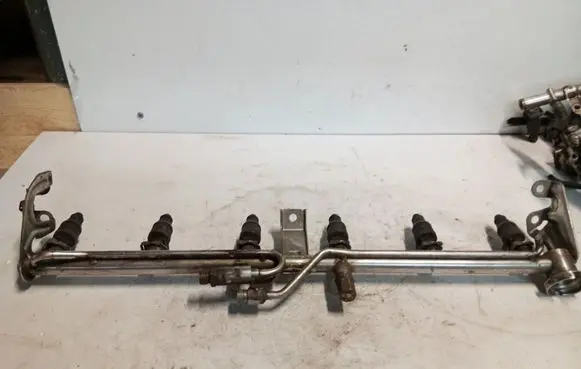 Mercedes-Benz E W124 Fuel injector supply line/pipe 0280155209