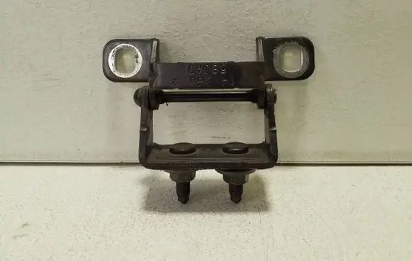Jeep Cherokee Tailgate/trunk/boot hinge 14265580AD