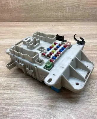 Toyota Land Cruiser (J120) Fuse module 8198050030 9098702027