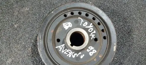 Toyota Avensis T220 Crankshaft pulley