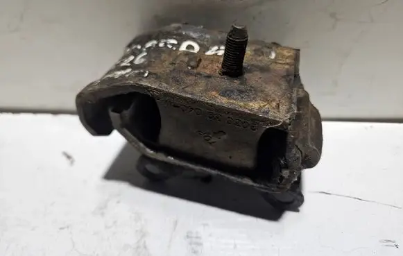 Engine mount bracket