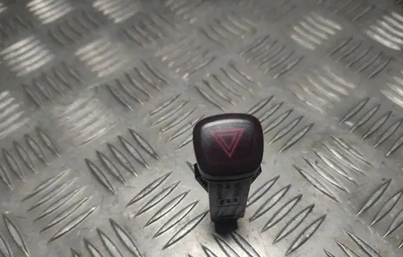 Volvo XC90 Hazard light switch 9168302 04W114