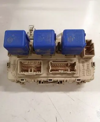 Nissan X-Trail T30 Fuse module A051