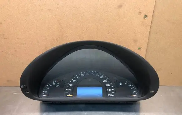 Mercedes-Benz C W203 Speedometer (instrument cluster) A2035403911