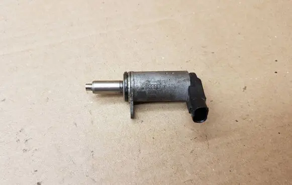 Audi A5 8T 8F Camshaft vanos timing valve 06H103697A 11051604399B C271302302