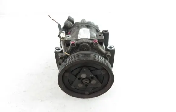 Dacia Sandero Air conditioning (A/C) compressor (pump) 8200866440