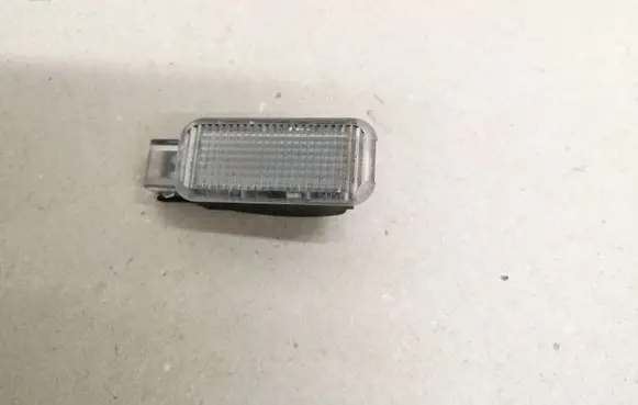Volkswagen PASSAT B5.5 Front door interior light 3B0917415B