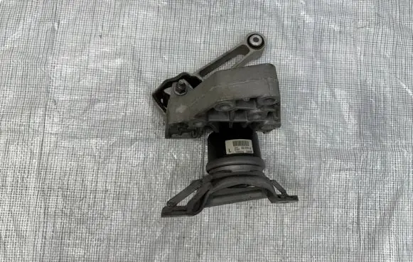 Land Rover Range Rover Evoque L538 Engine mount vacuum valve BJ32-6F012-AB