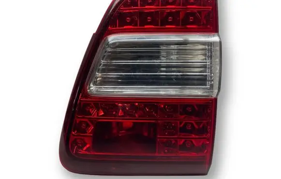 Toyota Land Cruiser (J100) Tailgate rear/tail lights 8158160141 E131691