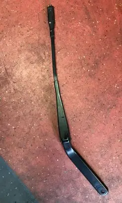 Front wiper blade arm