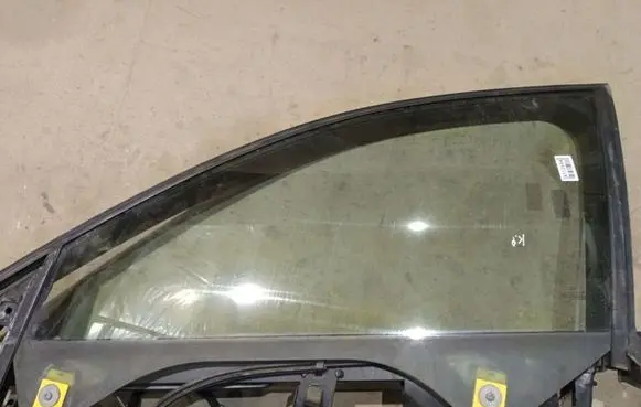 Audi A6 S6 C5 4B Front door window glass four-door AS2