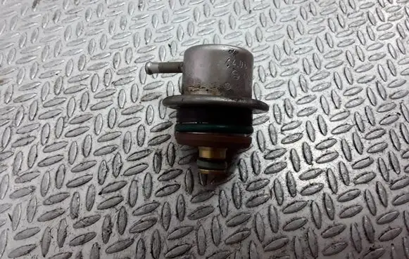Audi A4 S4 B6 8E 8H Fuel pressure regulator 0280160575 078133534C