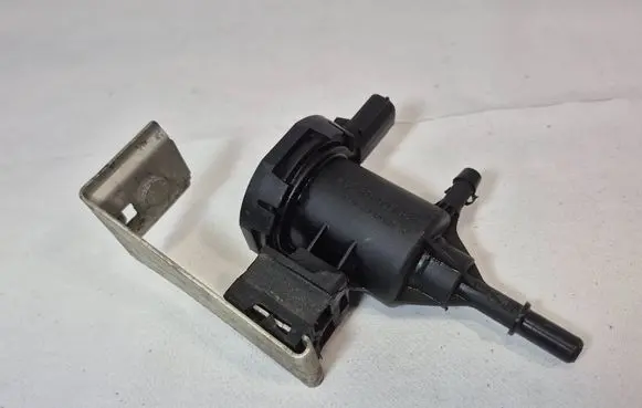 Mercedes-Benz B W246 W242 Vacuum valve A0014760532 A66GF3 1812A