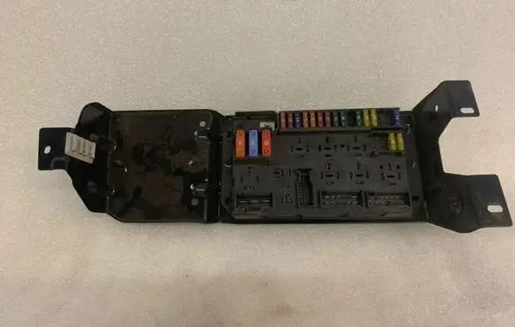 Land Rover Range Rover L322 Fuse module YQE500370 090309083226 518879002