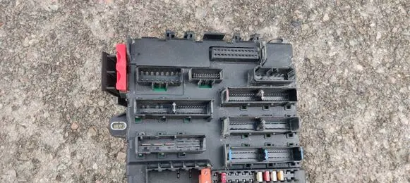Opel Vectra C Fuse module 13189926