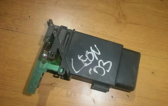 Seat Leon (1M) Other control units/modules 105414301