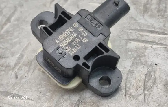 Mercedes-Benz GLE (W166 - C292) Airbag deployment crash/impact sensor A1668210351