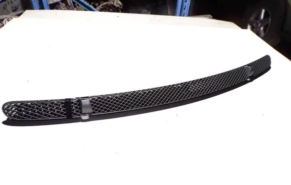 Volkswagen Multivan T4 Front bumper lower grill 701819044