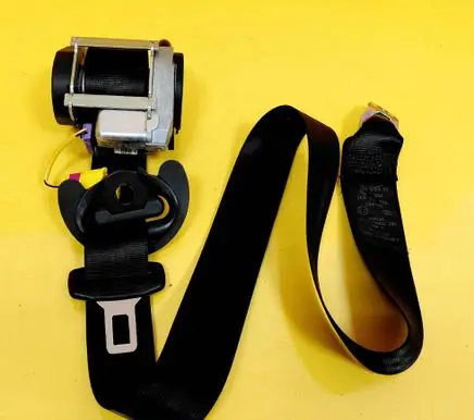 Volkswagen Golf V Front seatbelt 1K4857706