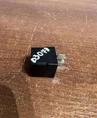 Chrysler 300 - 300C Other relay 04727370AA D3078