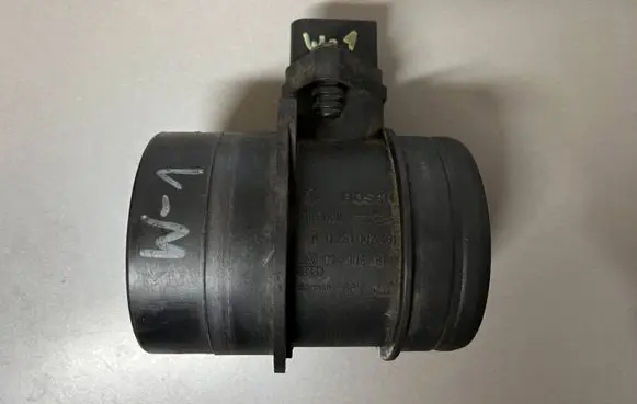 Volkswagen Touran I Mass air flow meter 074906461B 0281002461