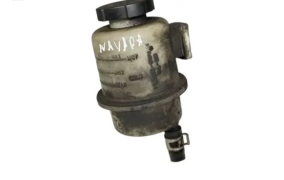 Nissan Navara D40 Brake fluid reservoir 