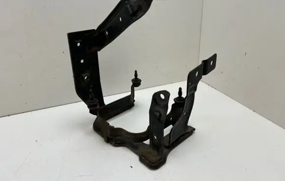 Volvo C30 Power steering pump mounting bracket 3M513K738CA 1604085002020A0