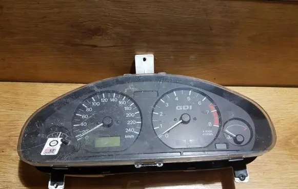 Mitsubishi Carisma Speedometer (instrument cluster)