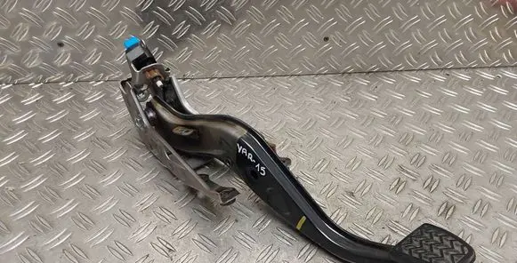 Toyota Yaris Brake pedal 