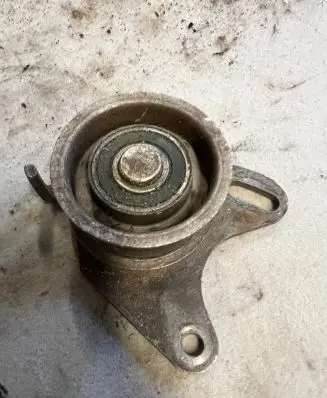 Mitsubishi L200 Generator/alternator belt tensioner