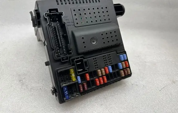 Volvo XC90 Fuse module 31314468 28241898 09W475
