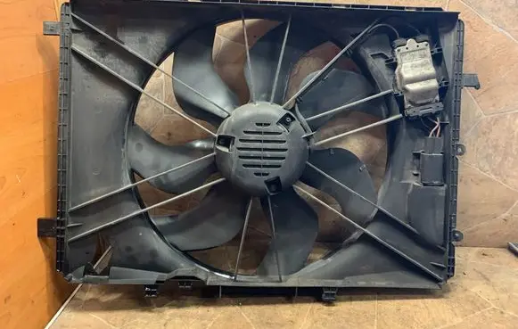 Mercedes-Benz C W204 Air conditioning (A/C) fan (condenser) A2045000193